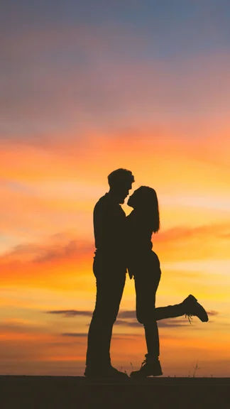 Stunning Ulefone Note 17 Pro Couples Wallpapers that will Blow Your Mind! Romantic Valentine's Love Wallpapers to Your iPhone Screen